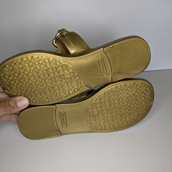 Coach RIKKI Jelly Thong Flat Sandals Brown Gold Coach Logo With Clasp Size 5.5B - Picture 5 of 6